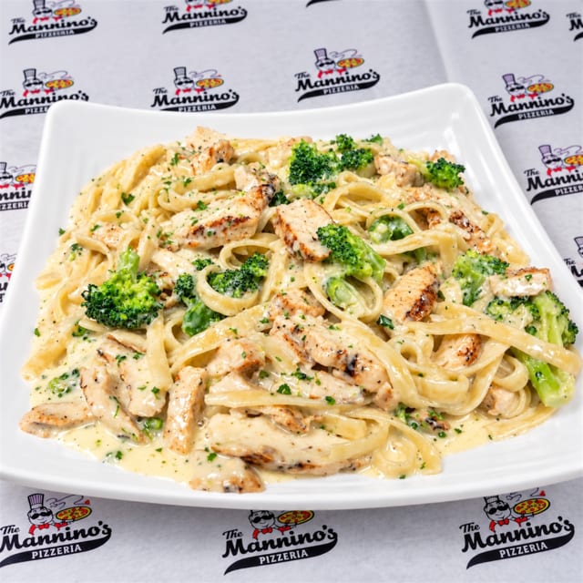 Fettuccine Alfredo With Chicken & Broccoli.