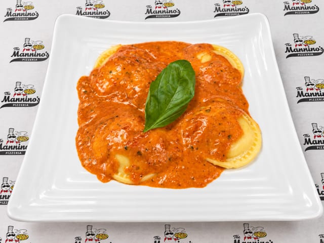 Ravioli Con Salsa Rosa.